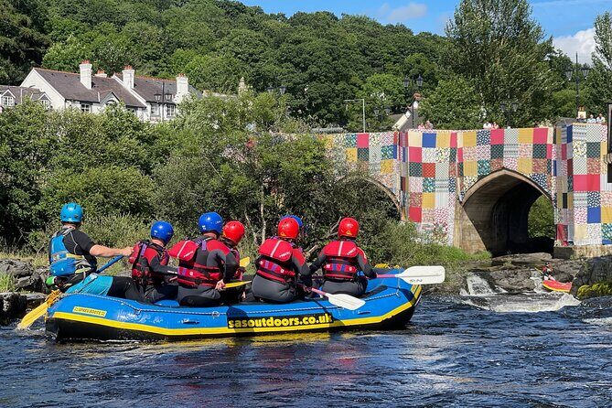White Water Rafting Experience in River Dee in Llangollen - Group Size and Guides