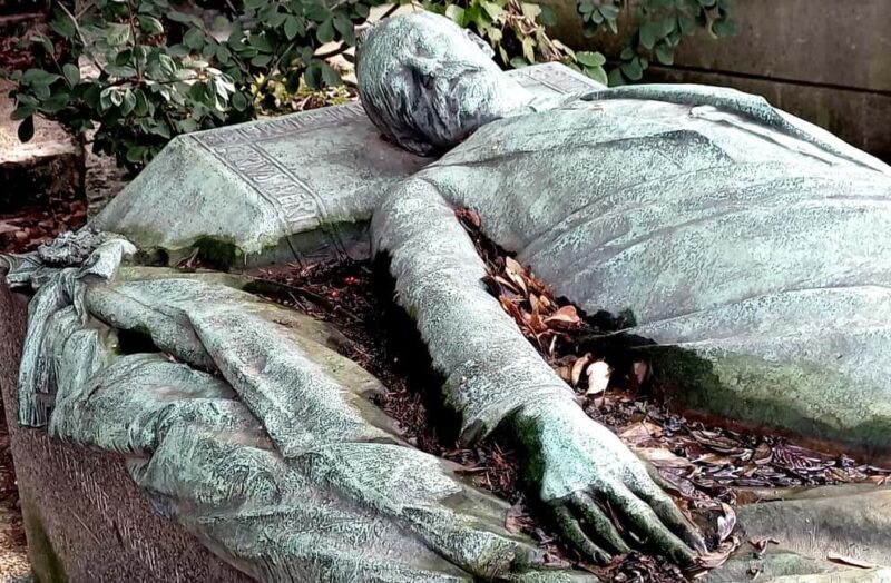 Who Killed Victor ? Escape Game at Père Lachaise Cemetery - A Deep Dive into the Experience