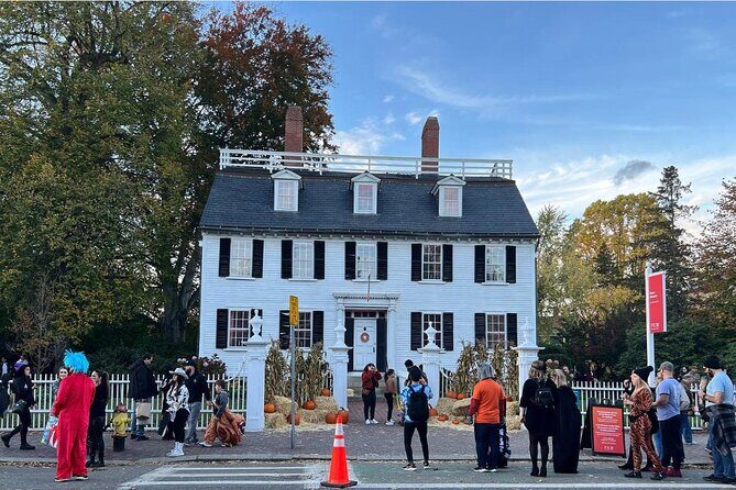 Wicked Awesome Tours: Witch Trial History and Salem Haunts! - Who Is This Tour Best For?