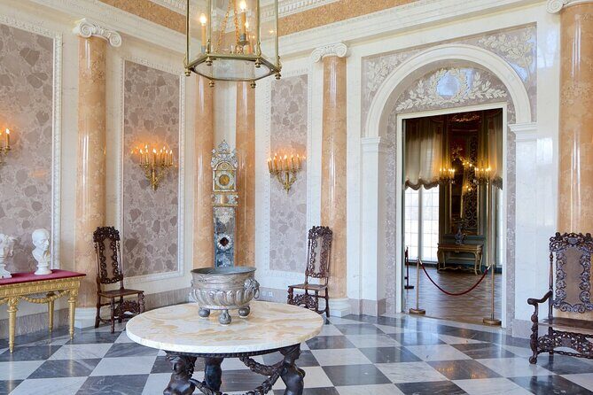 Wilanów Royal Palace + Polish Vodka Museum: SMALL GROUP /inc. Pick-up/ - The Sum Up