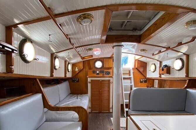 Wind Dancer Happy Hour Sail - What to Expect on the Wind Dancer Happy Hour Sail