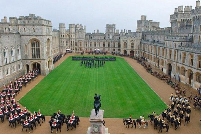 Windsor Castle private vehicle service from London with Admission tickets - The Experience in Detail