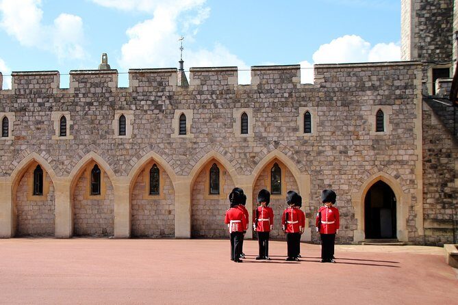 Windsor Castle, Stonehenge, Lacock Village Including Passes - FAQs