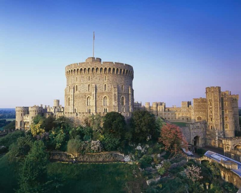 Windsor Castle with Pub Lunch and Private Transfer - The Itinerary Breakdown