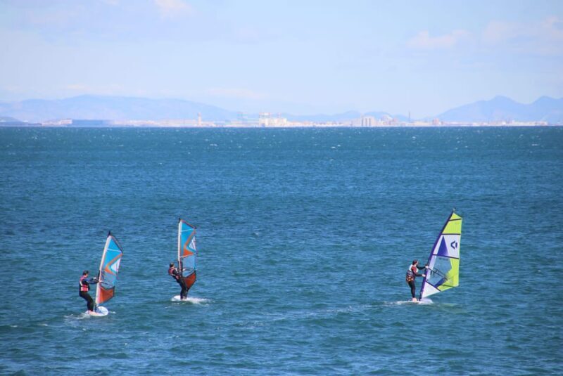 Windsurf class on Valencia beach - The Instructor and Group Dynamics