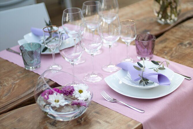 Wine and food tasting in an organic family winery - Key Points