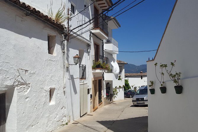 Wine, Tapas & Lake Zahara by e-bike incl Ronda pickup (full day) - Introduction