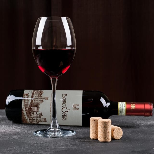 WINE TASTING EXPERIENCE IN THE HISTORICAL CENTRE - Key Points