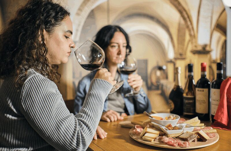 Wine Tasting near the Aquarium of Genoa - Key Points
