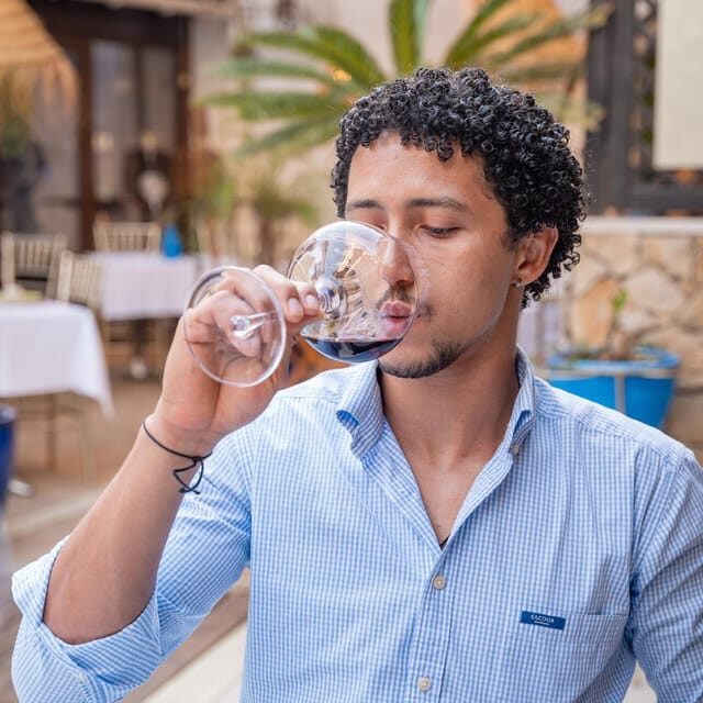 WINE TASTING & TAPAS IN THE HEART OF FARO - Key Points