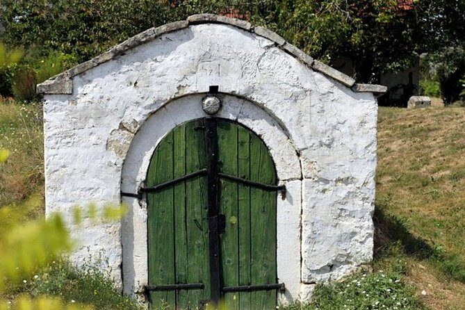 Wine Tour of Etyek from Budapest, taste even 7 kinds of wines! - Authenticity and Experience: What Sets It Apart