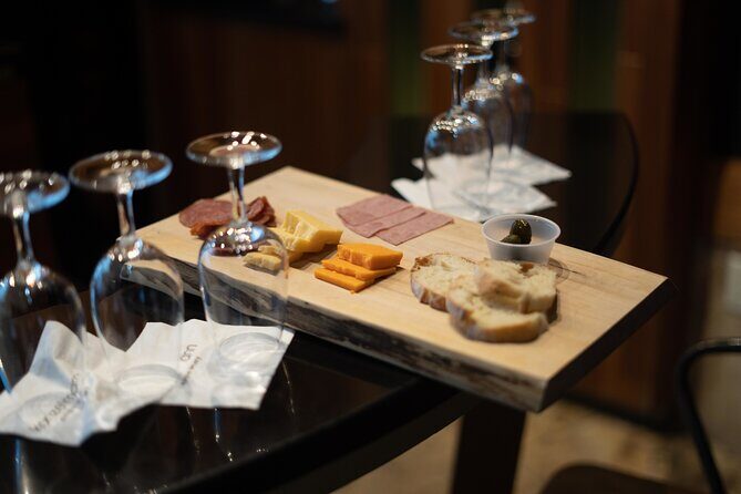 Wine Tour with Lunch in Niagara-on-the-Lake - Key Points