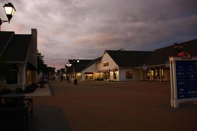 Woodbury Common Premium Outlet Shopping Private Day Trip by Limousine from NYC - Key Points
