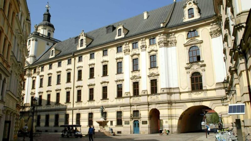 Wrocaw: 2-hour e-bus tour with driver-guide up to 16 people - An In-Depth Look at the Wrocław E-Bus Tour