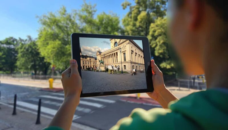 Wrocaw: Historical Tour with Tablets and Guide - Key Points