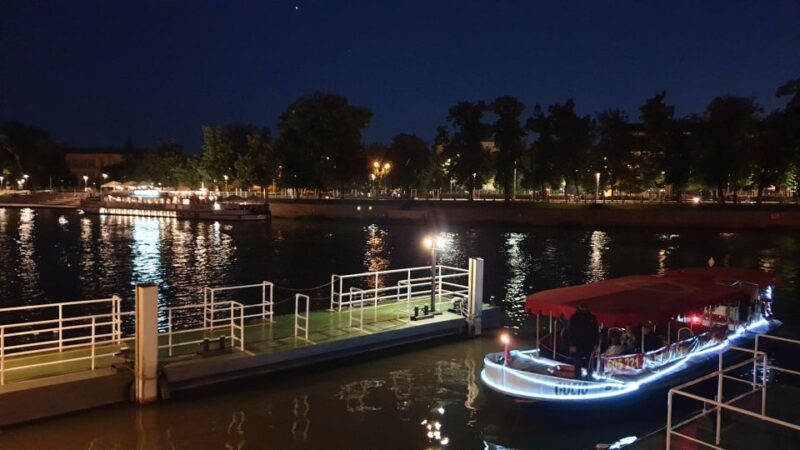 Wrocaw: Old City Night Walk and Gondola Ride - What to Expect from the Tour