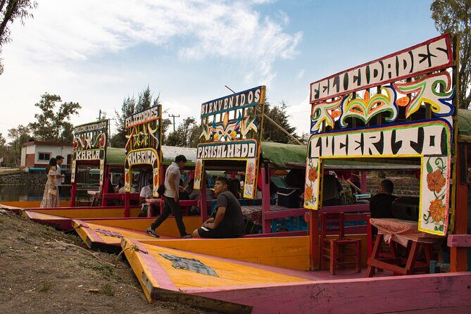 Xochimilco BOAT LIGHT PARTY WITH 1 DRINK AND 4 TAQUITOES + 18 - FAQ