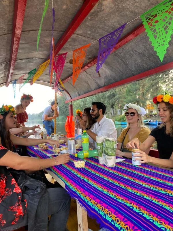 Xochimilco: Food and Trajinera Ride with Local Women - The Heart of the Tour: Walking Xochimilco