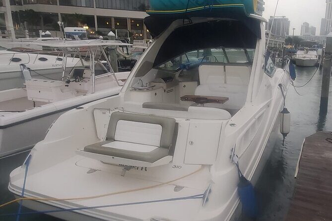 Yacht Celebration! (Restroom/Kitchen/AC & Bed on Board) - The Value for Your Money