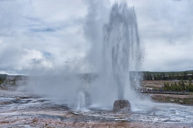 Yellowstone's Old Faithful Self-Guided Walking Tour - A Deep Dive into the Old Faithful Self-Guided Walking Tour