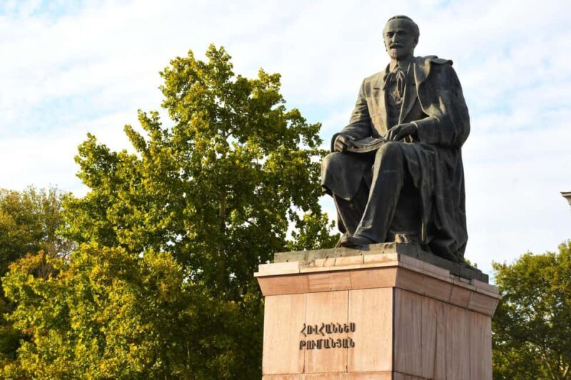 Yerevan: Armenian Language Walking Tour with Local Guide - What to Expect from the Armenian Language Walking Tour