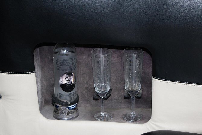 Yerevan city tour with drinks in a classic car with photography - The Experience and Service