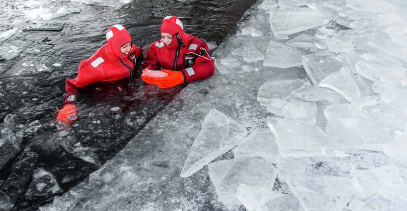 Ylläs: Lake Ylläsjärvi Ice-Floating Experience - The Guides — Knowledgeable and Supportive