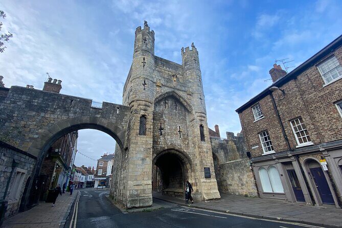 York City Medieval Walls Private Walking Tour - The Itinerary Breakdown: What to Expect