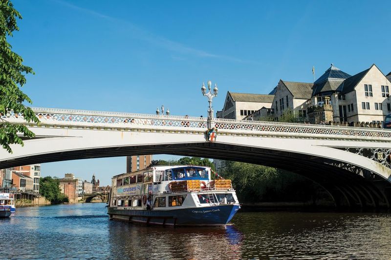 York: Daytime Sightseeing Boat Cruise with Live Commentary - Timing and Ticket Rules: How the Anytime Window Works