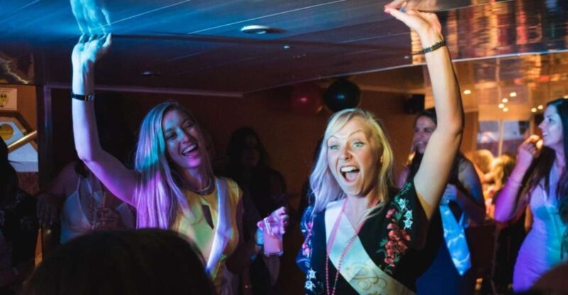 York: Party Cruise with Drink, Dinner, and DJ - What the Reviews Tell Us