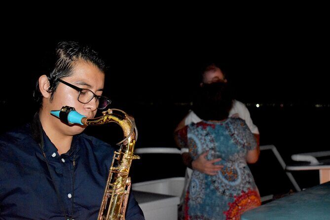 Your Romantic Dinner in Cancun, includes national open bar and live music - Music and Atmosphere