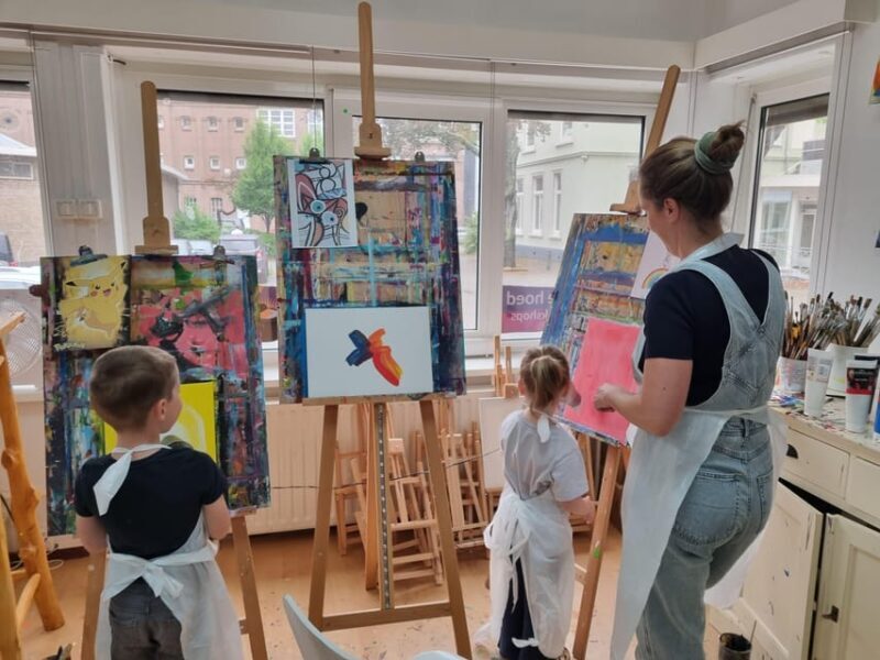 Zaandam: paint a Dutch windmill in a cosy atelier - Who Will Love This?