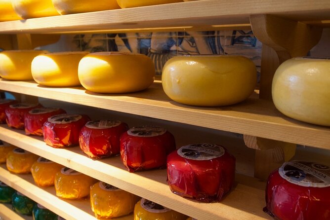 Zaanse Schans Windmills and Volendam Small-Group Tour from Amsterdam - Stop 1: Zaanse Schans Windmill Village (About 1 Hour)