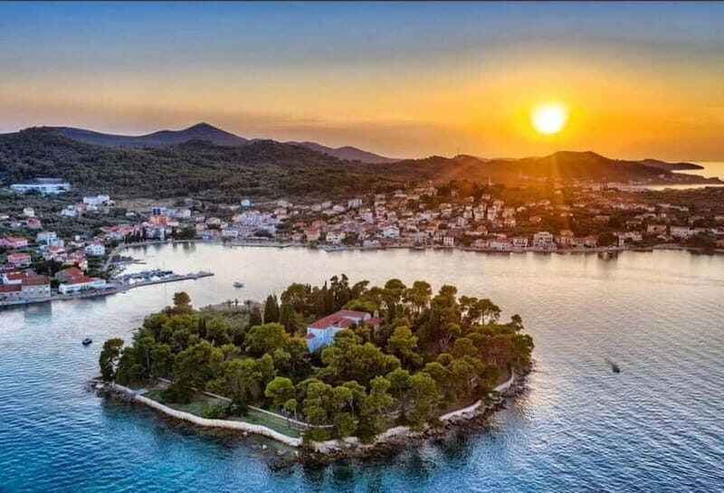 Zadar: 3 Island Speedboat Tour & Blue Bay Swim with Drinks - What to Expect During the Day