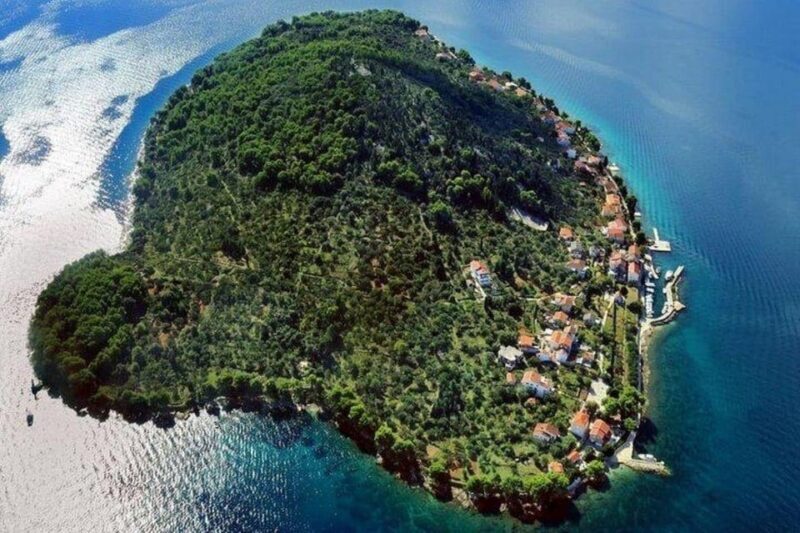 Zadar: 3 Island Speedboat Tour & Blue Bay Swim with Drinks - Who Would Love This Experience?