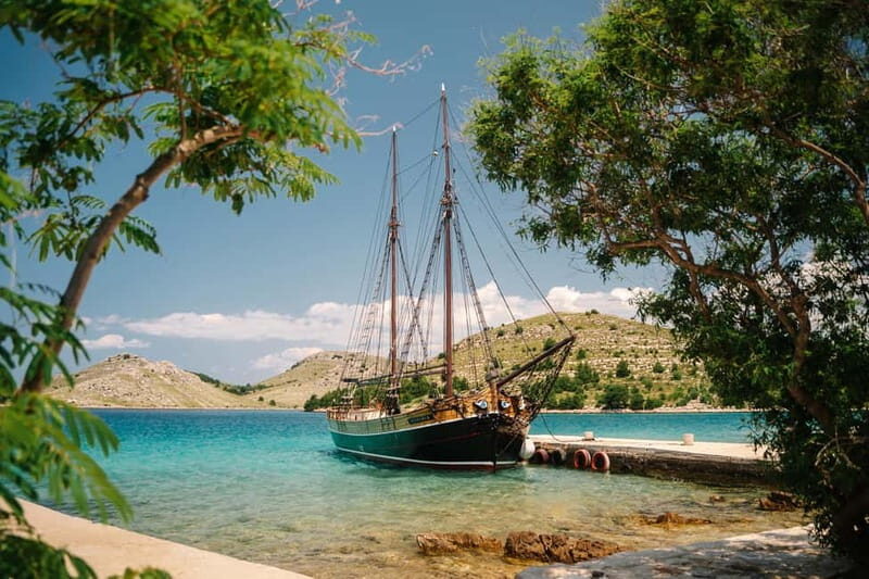 Zadar: Boat Tour with Unlimited Wine & 3 Stops - The Vibe & Who Should Consider This