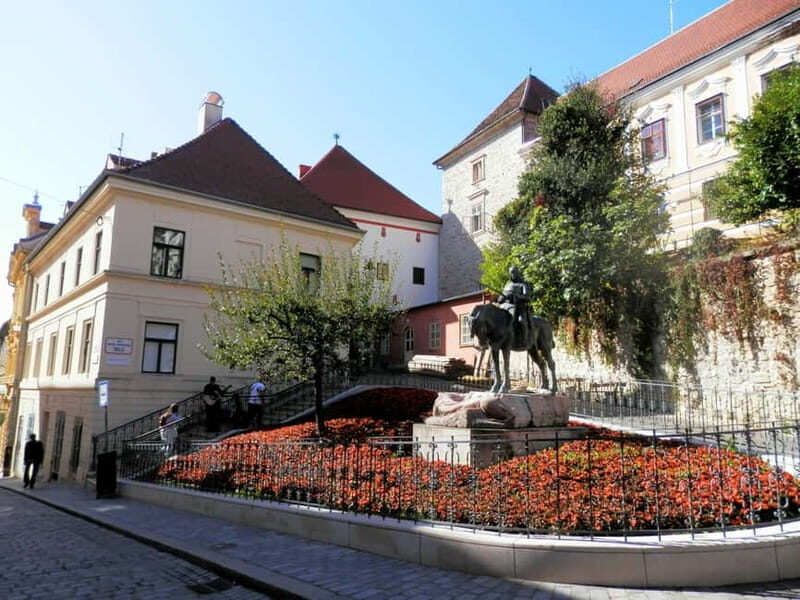 Zagreb: Group walking tour of Zagreb (funicular included) - Who Should Consider This Tour?