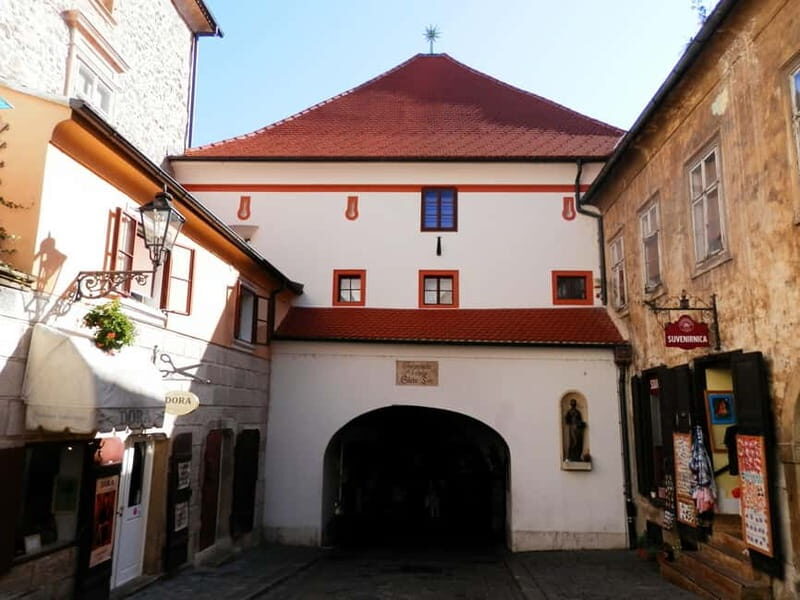 Zagreb: Private walking tour of Zagreb (funicular included) - FAQ