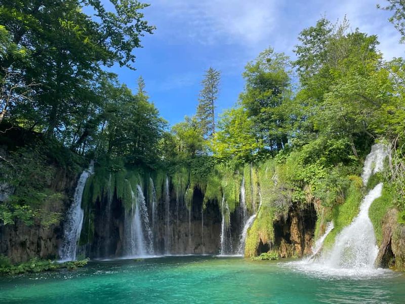 Zagreb: Rastoke & Plitvice Lakes Guided Tour with Ticket - Meeting point in Zagreb and pickup options
