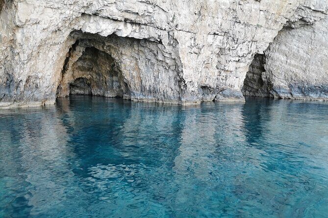 Zakynthos Half Day Tour to the Turtle Island, Cameo & Keri Caves - The Experience and Group Dynamics