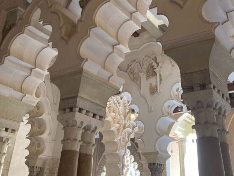 Zaragoza: Aljafería Palace guided tour in Spanish - FAQ