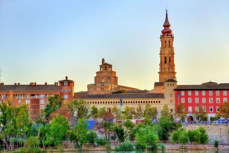 Zaragoza : Must-See Attractions Private Walking Tour - Key Points