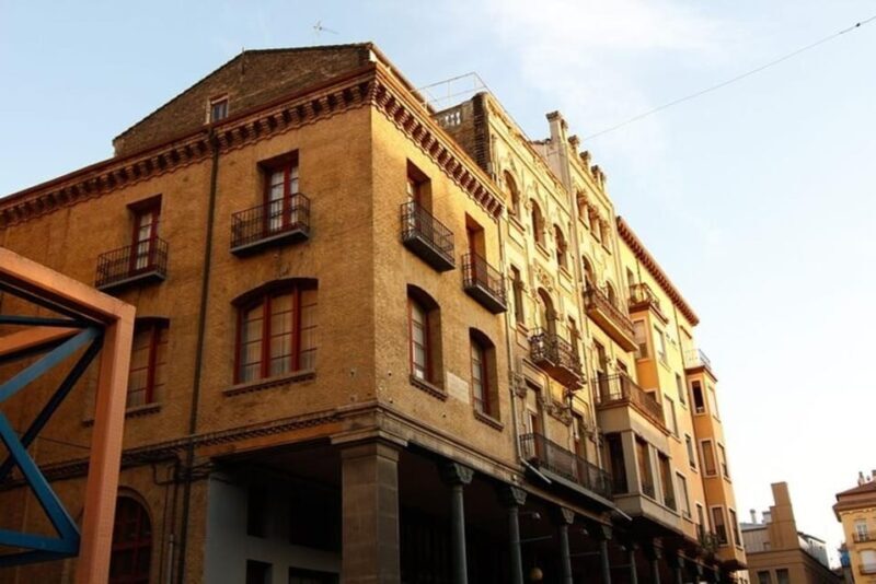 Zaragoza : Private Custom Walking Tour with a Local Guide - Frequently Asked Questions
