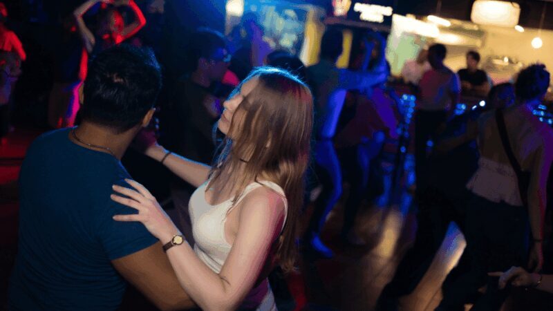 Zero to salsa for beginners - The Group and Guides