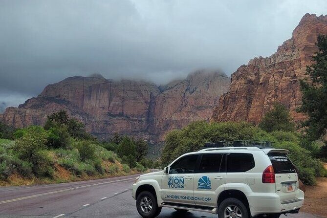 Zion National Park: Shuttle Service - The Trails & Trailheads Accessible via Shuttle