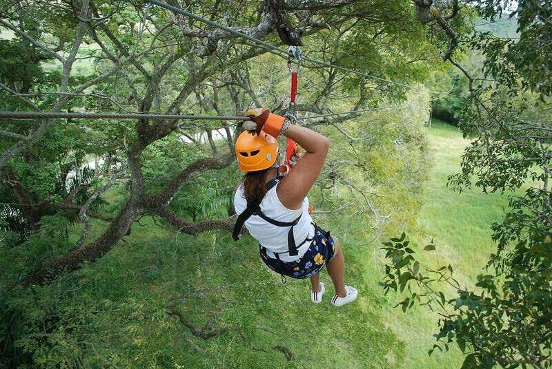 Zip-line outdoor adventure the ultimate experience - Crossing suspension bridges and rappelling