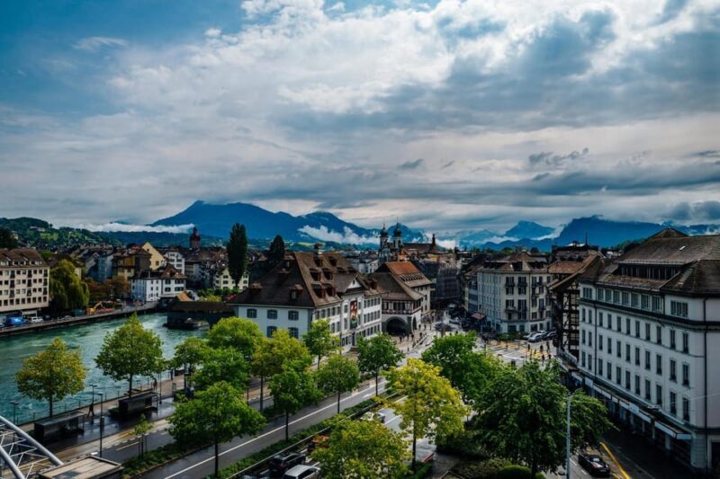 Zug: Express Walk with a Local in 60 minutes - The Practical Side: Details and Tips