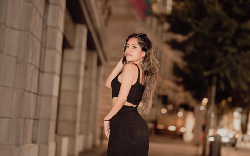 Zurich: 30 Minutes Professional Night Photoshoot - The Main Photoshoot on Bahnhofstrasse