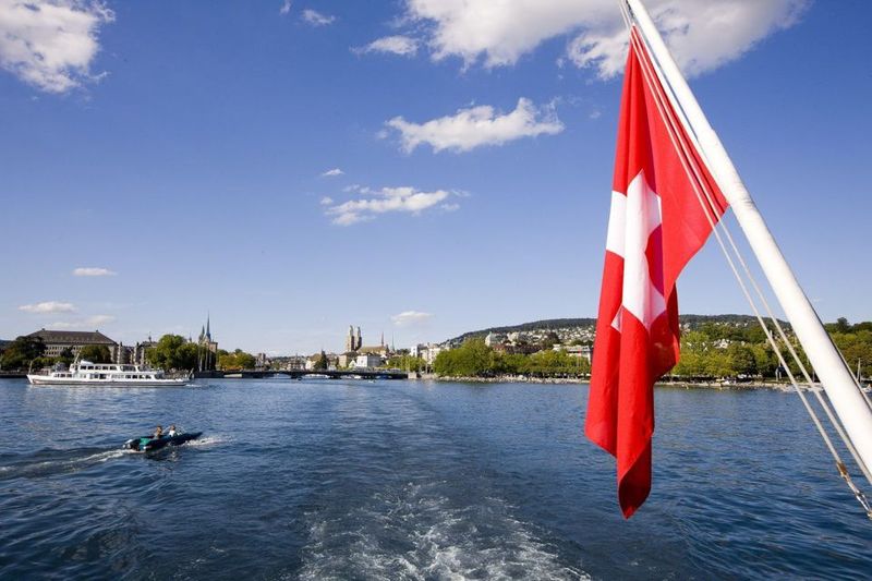 Zurich: City Tour, Cruise, and Lindt Home of Chocolate Visit - Public transport bonus: use the 24-hour ticket like a local