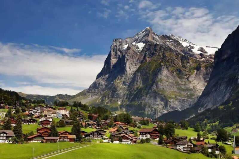 Zurich: Day trip to Grindelwald & Interlaken with Photoshoot - FAQs